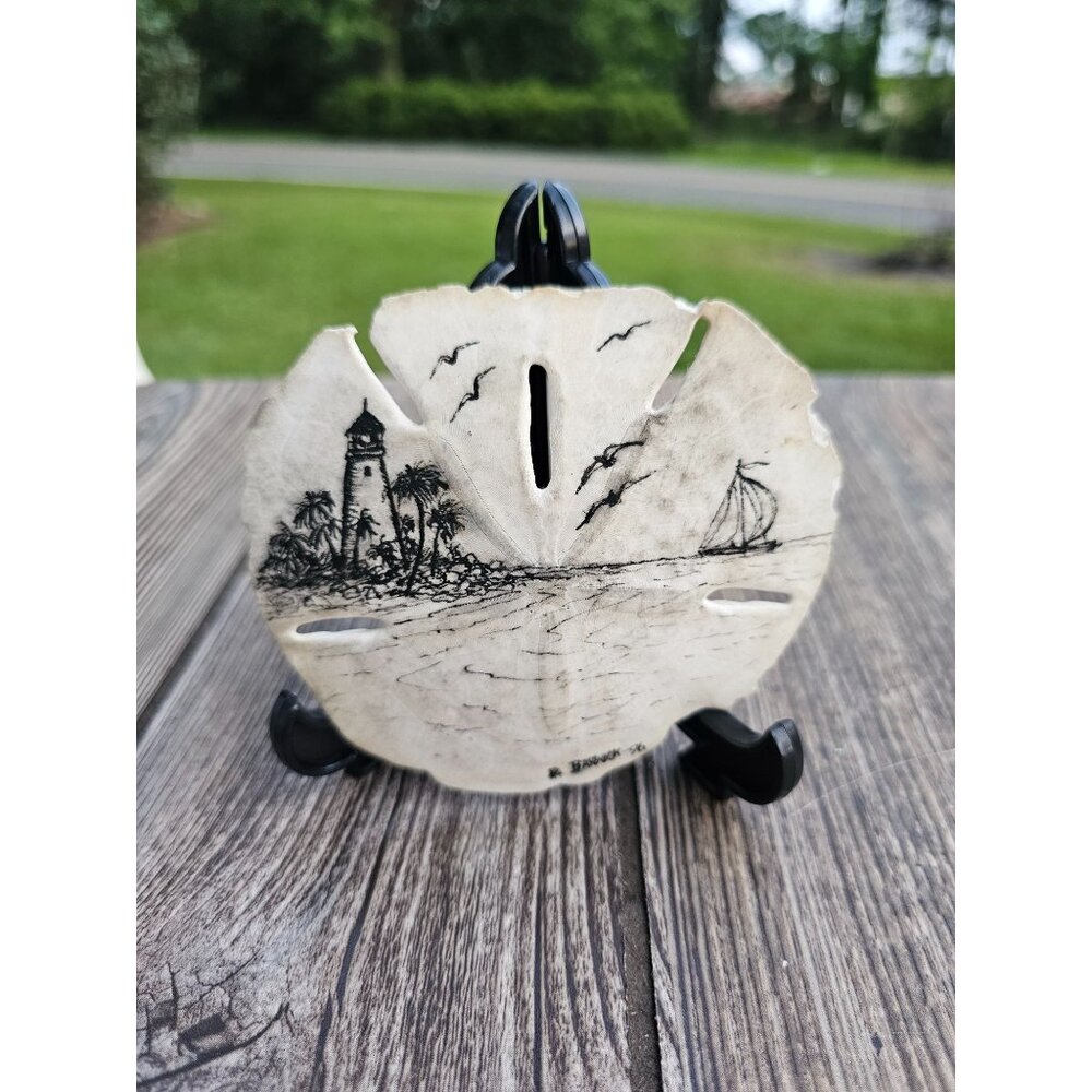 Vintage 1996 Hand Drawn / Painted / Decorated Sand Dollar. Stand Included - Picture 4 of 6